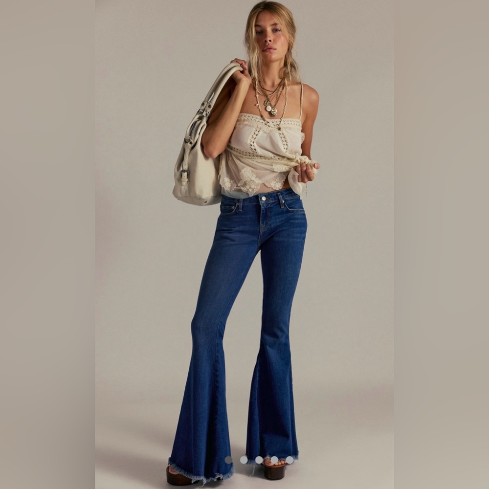 NWT FREE PEOPLE WE THE FREE EMRE LOW RISE FLARE JEANS